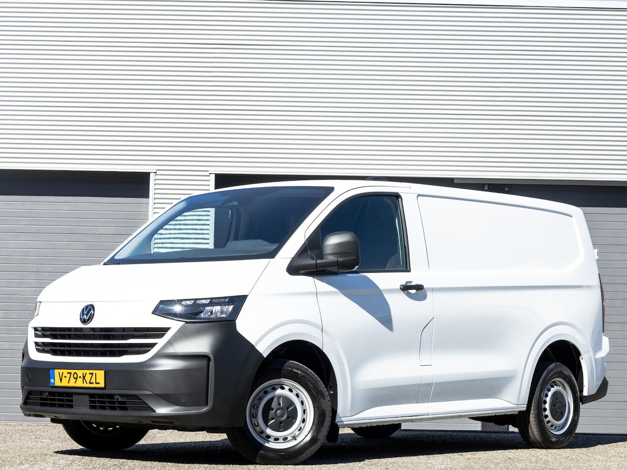 Volkswagen Transporter - 2.0 TDI 110PK L1H1 Life | Climatronic | Cruise control | PDC | Navi via app-connect | 2 st - AutoWereld.nl