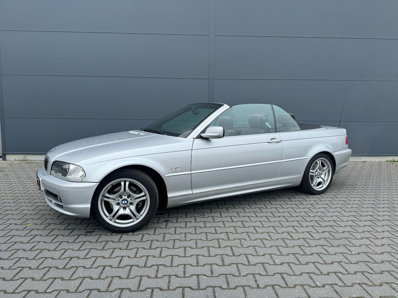 BMW 3-serie Cabrio - 320Ci E46 6-CIL AUTOMAAT GEEN ROEST UNIEK MOOI! - AutoWereld.nl