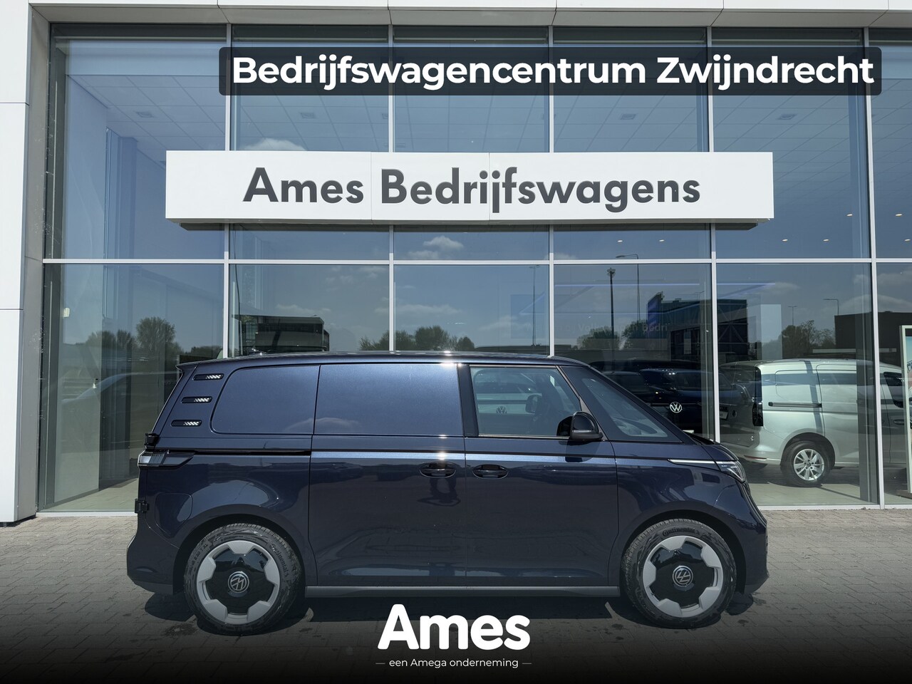 Volkswagen ID. Buzz Cargo - Bulli edition 340PK 4MOTION | Trekhaak 1.800KG trekken | 2 zits | 360 graden camera | - AutoWereld.nl