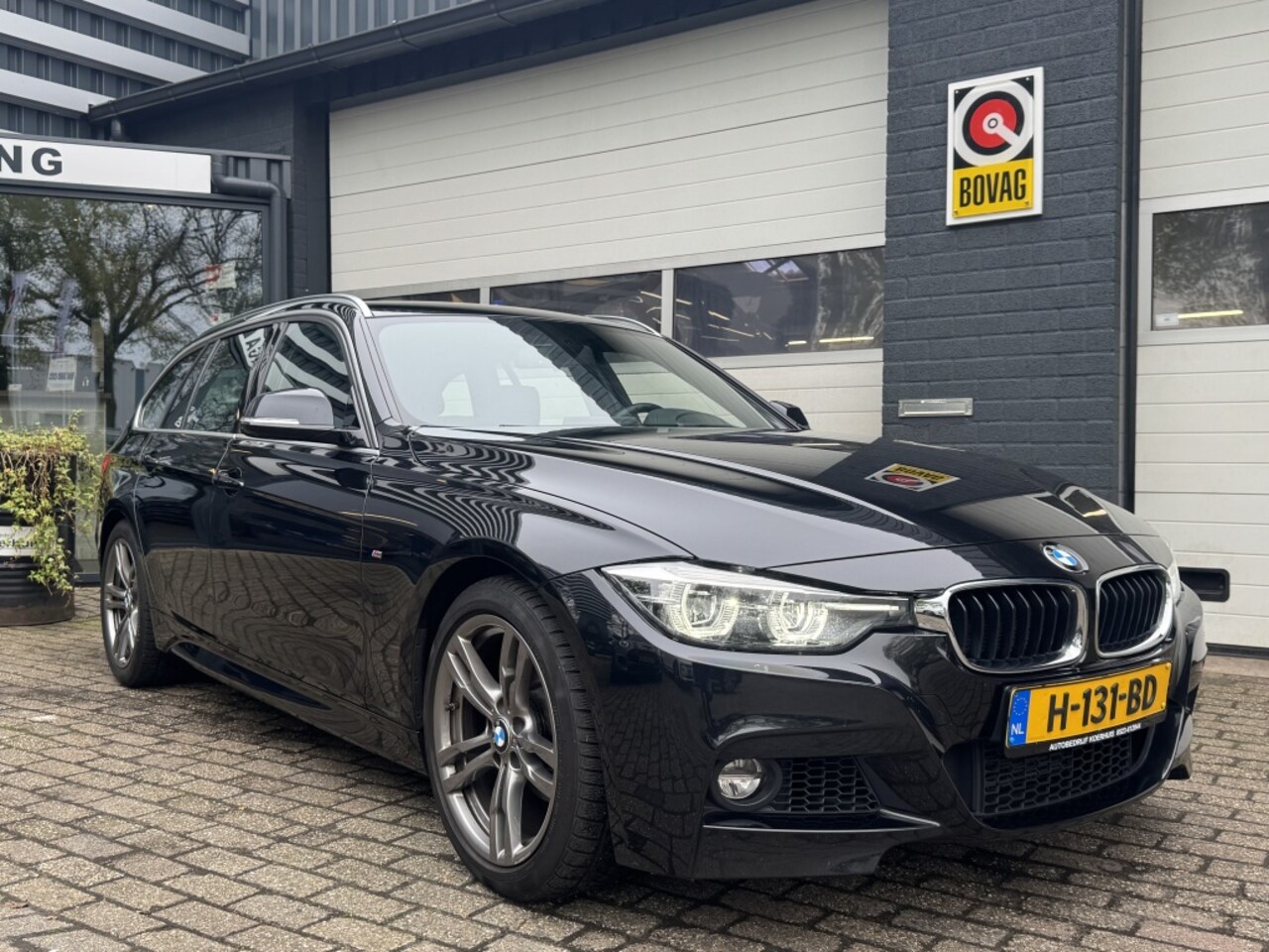 BMW 3-serie Touring - 318i M-sport Leer/stoelvw/trekhaak - AutoWereld.nl