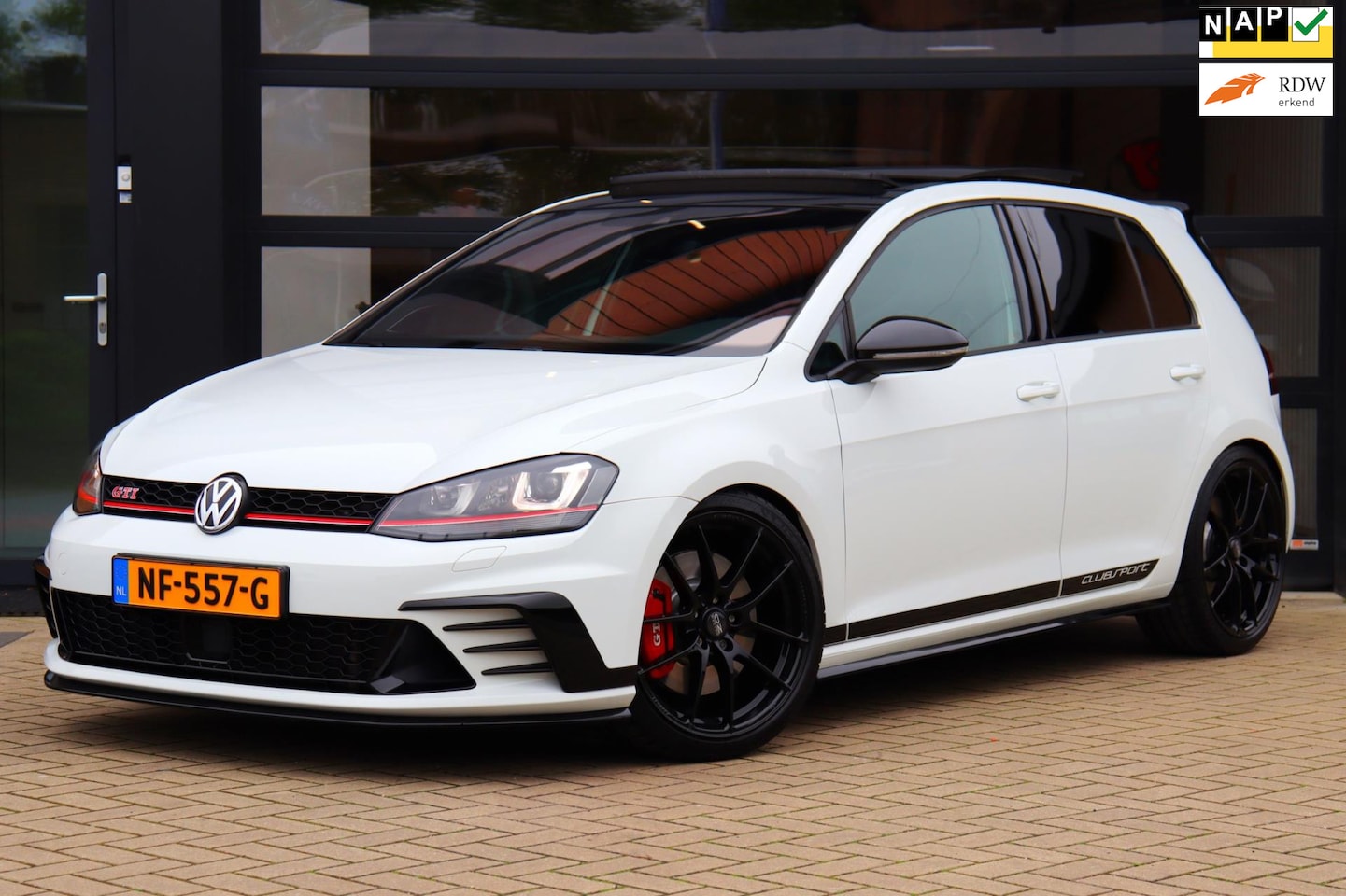 Volkswagen Golf - 2.0 TSI GTI Clubsport 500 PK | Schaalstoelen | Panorama | NL-Auto | 100% Onderhouden - AutoWereld.nl