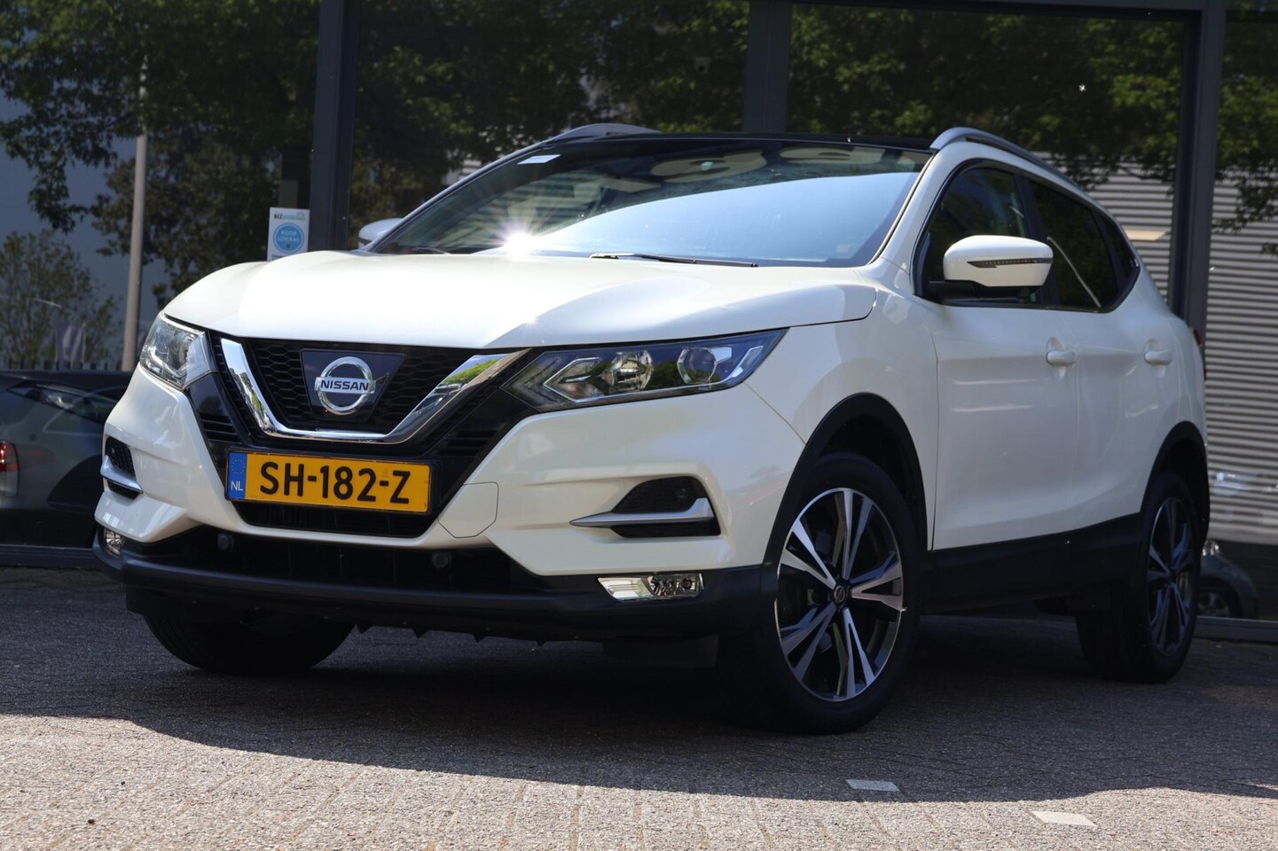 Nissan Qashqai - 1.2 N-Connecta |Panorama|360Cam|Keyless| - AutoWereld.nl