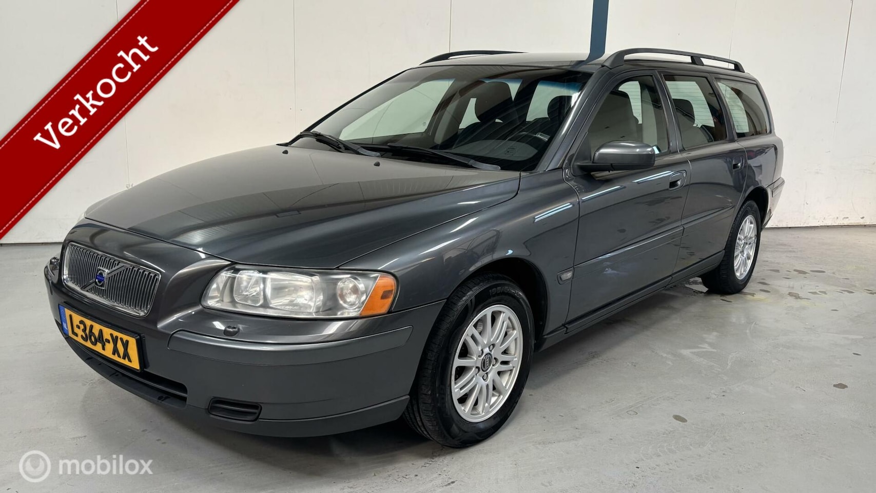 Volvo V70 - 2.4 Momentum AUTOMAAT / YOUNGTIMER - AutoWereld.nl