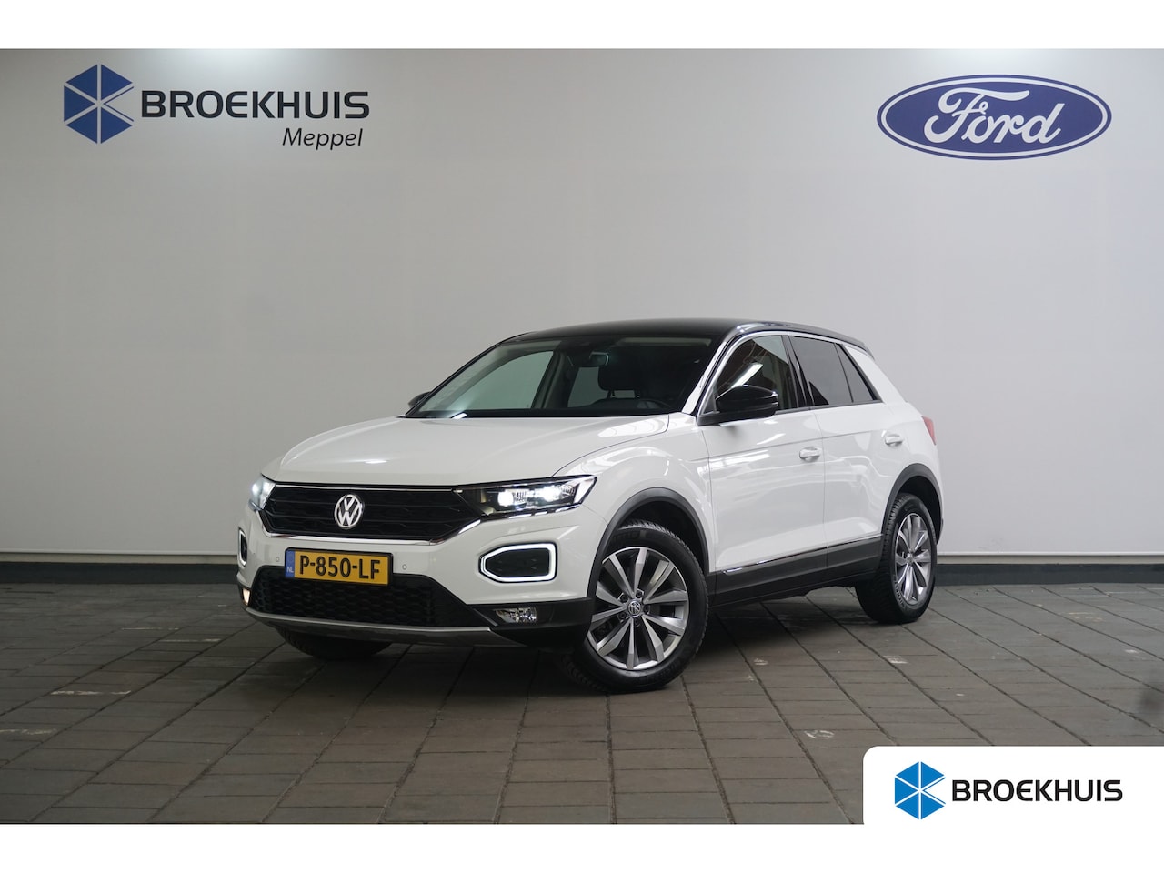 Volkswagen T-Roc - 1.5 TSI Sport | Buitenspiegels elektrisch verstel- en verwarmbaar | Rijstrooksensor met co - AutoWereld.nl