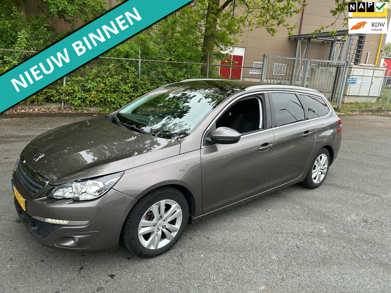 Peugeot 308 SW - 1.2 PureTech Blue Lease Executive NETTE AUTO - AutoWereld.nl