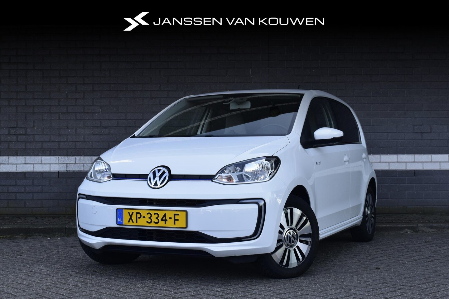 Volkswagen e-Up! - e-up! / Stoelverwarming / Achteruitrijcamera / Climate Control / 15" - AutoWereld.nl