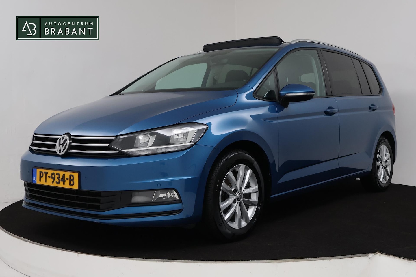 Volkswagen Touran - 1.4 TSI Comfortline Business (PANORAMADAK, PARKEERSENSOREN, TREKHAAK, CAMERA, STOELVERWARM - AutoWereld.nl