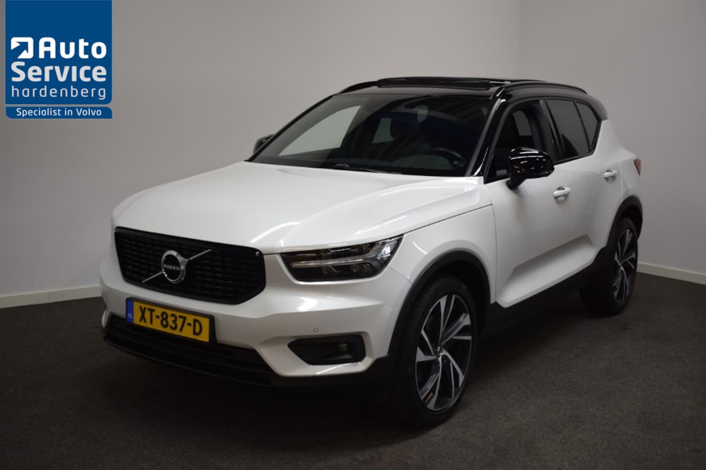 Volvo XC40 - 2.0 T4 190pk AUT R-Design 63000 NAP Sunroof/ Adapt. Cruise/ Camera/ 20"LMV - AutoWereld.nl