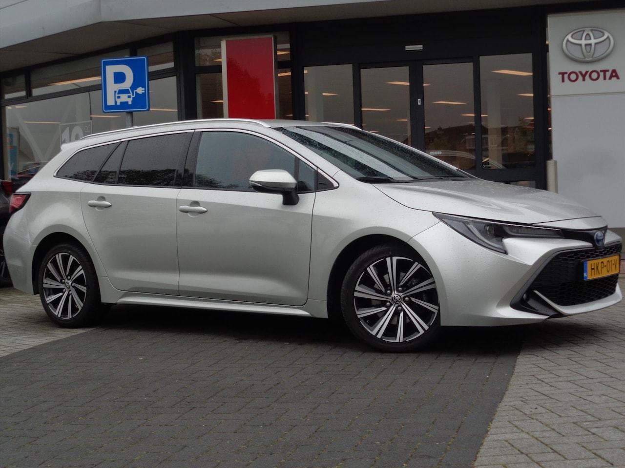 Toyota Corolla Touring Sports - 2.0 Hybrid 184pk CVT Dynamic | Camera | Apple carplay/android aut - AutoWereld.nl