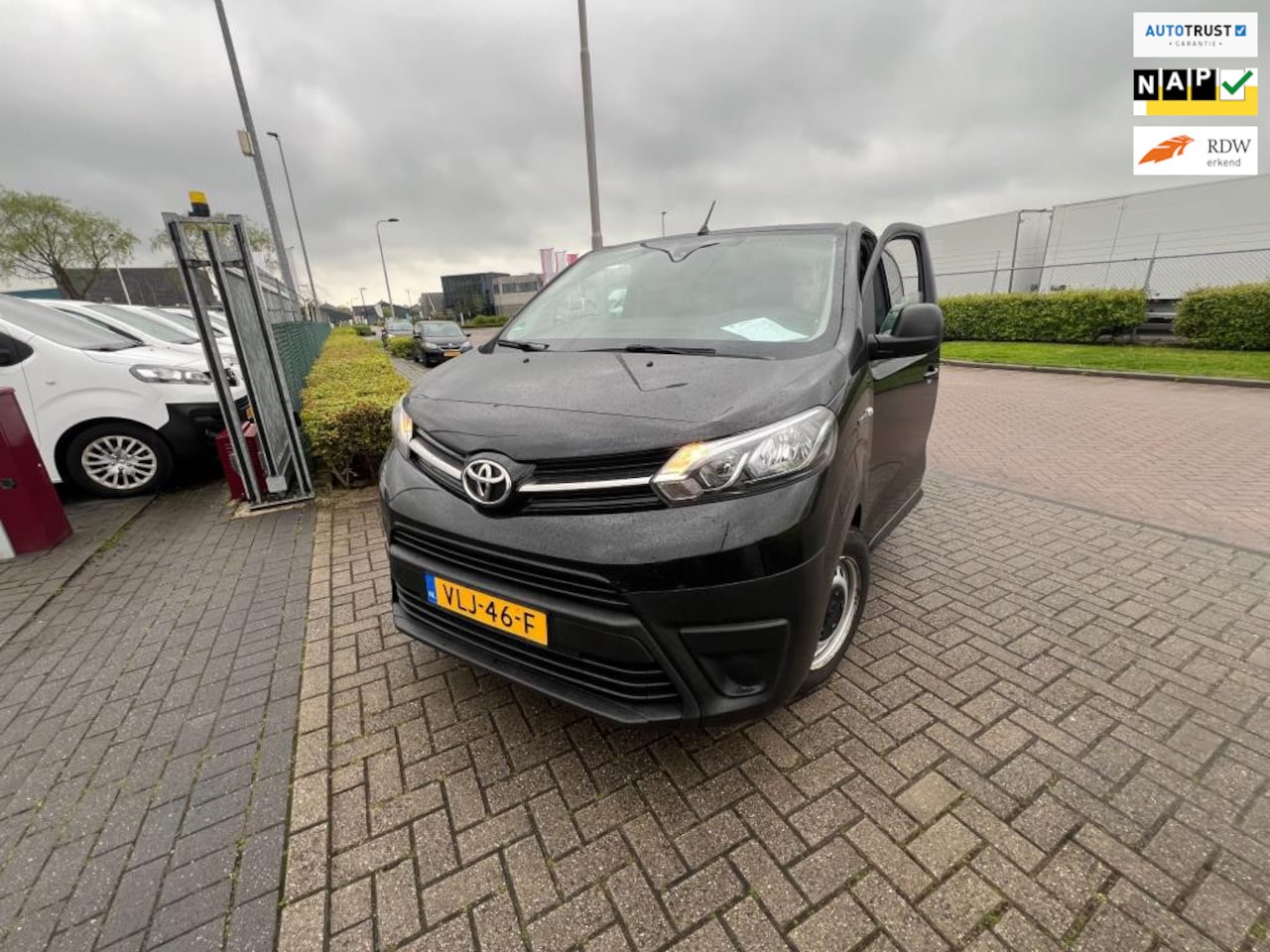 Toyota ProAce Electric Worker - Live Extra Range 75 kWh 1 jaar garantie ( ook op de accu) - AutoWereld.nl