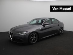 Alfa Romeo Giulia - 2.0 Turbo 300pk Aut. | Grigio Vesuvio | 19'' Velgen | Xenon | Leder | Navi | Squadra Tune