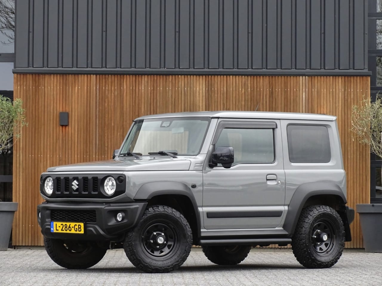 Suzuki Jimny - 1.5i 102PK 4x4 / Sport Edition / LED - AutoWereld.nl