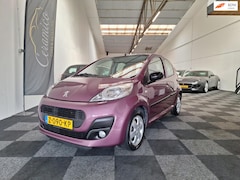 Peugeot 107 - 2014. Envy Edition. Bi-Color. 14" Lichtmetaal