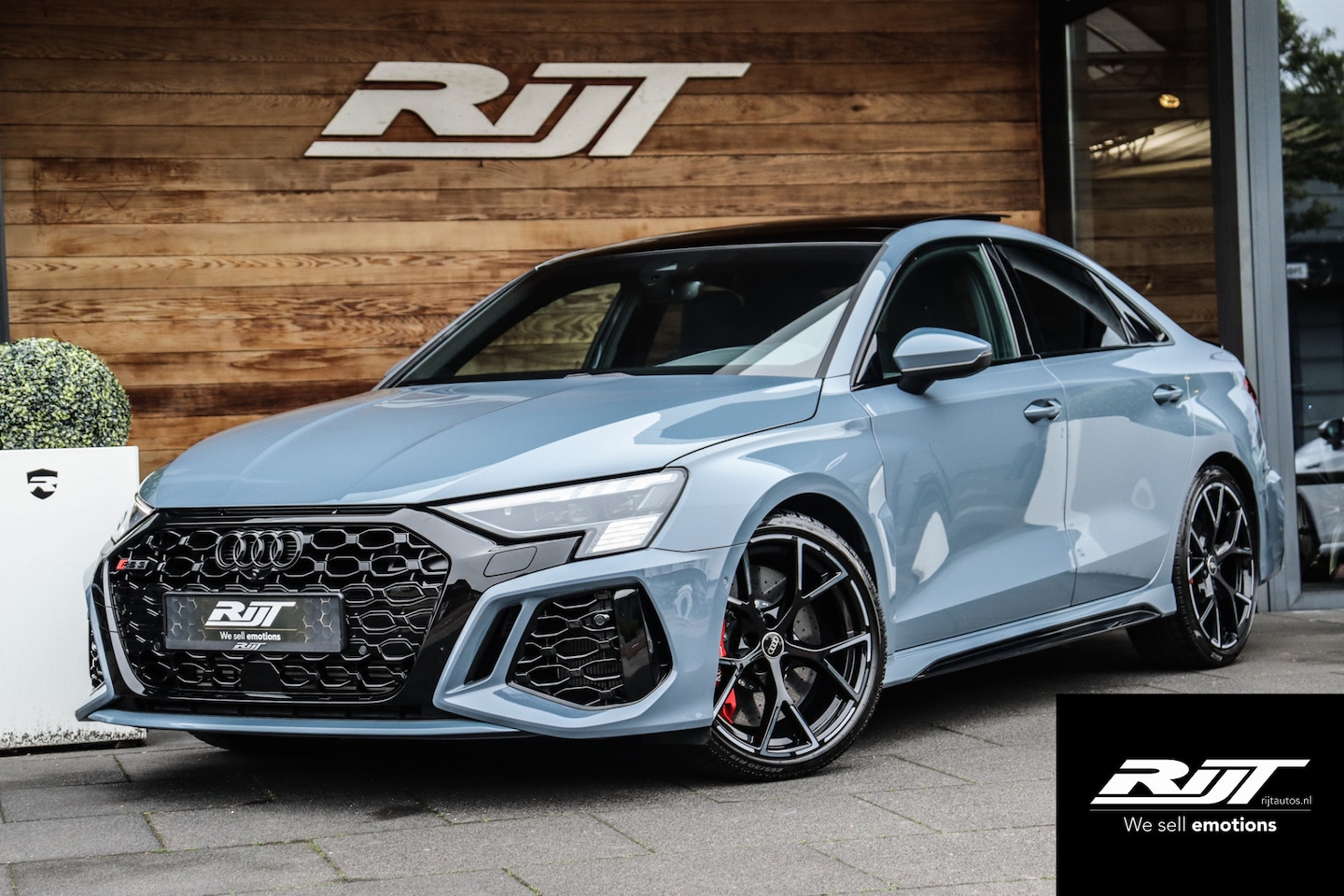 Audi RS3 - Limousine 2.5 Quattro **Ceramic/RS Dynamic/Carbon/360/Matrix/Pano/B&O** - AutoWereld.nl