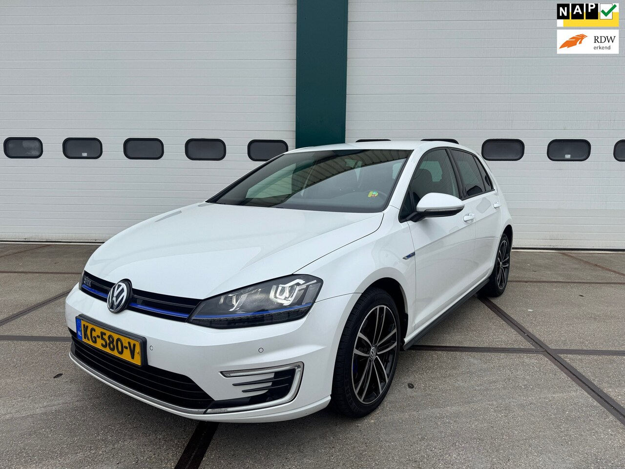 Volkswagen Golf - 1.4 TSI GTE Connected Series 1.4 TSI GTE Connected Series - AutoWereld.nl