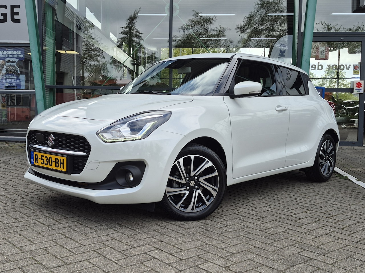 Suzuki Swift - 1.2 Style Smart Hybrid CVT Automaat 83pk | Cruise Control | Climate Control | Achteruitrij - AutoWereld.nl