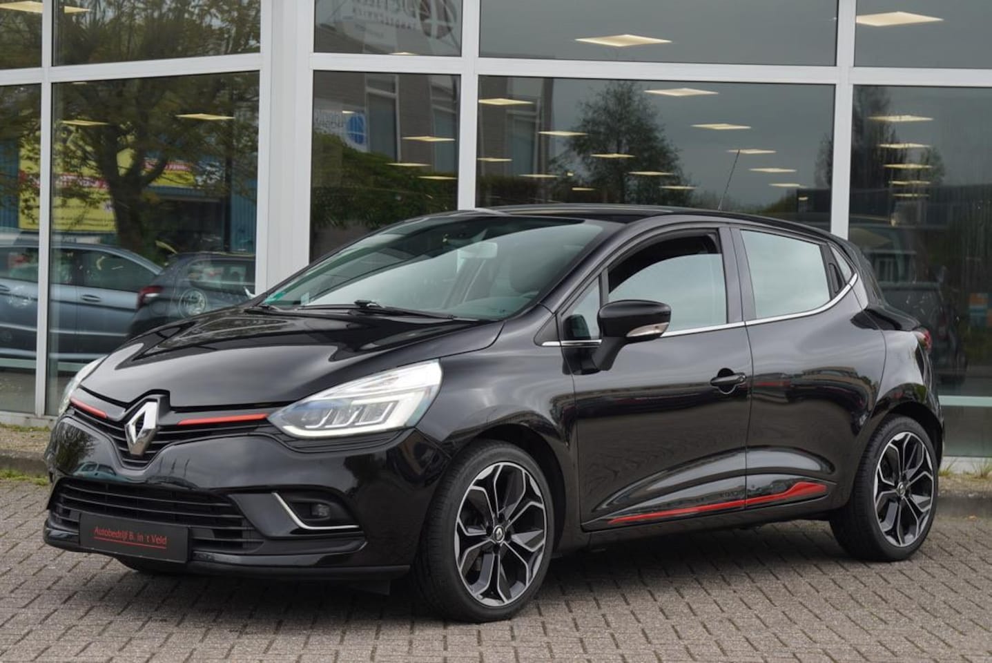 Renault Clio - 1.2 TCe Intens LEDER FULL LED KEYLESS PDC NAVI - AutoWereld.nl