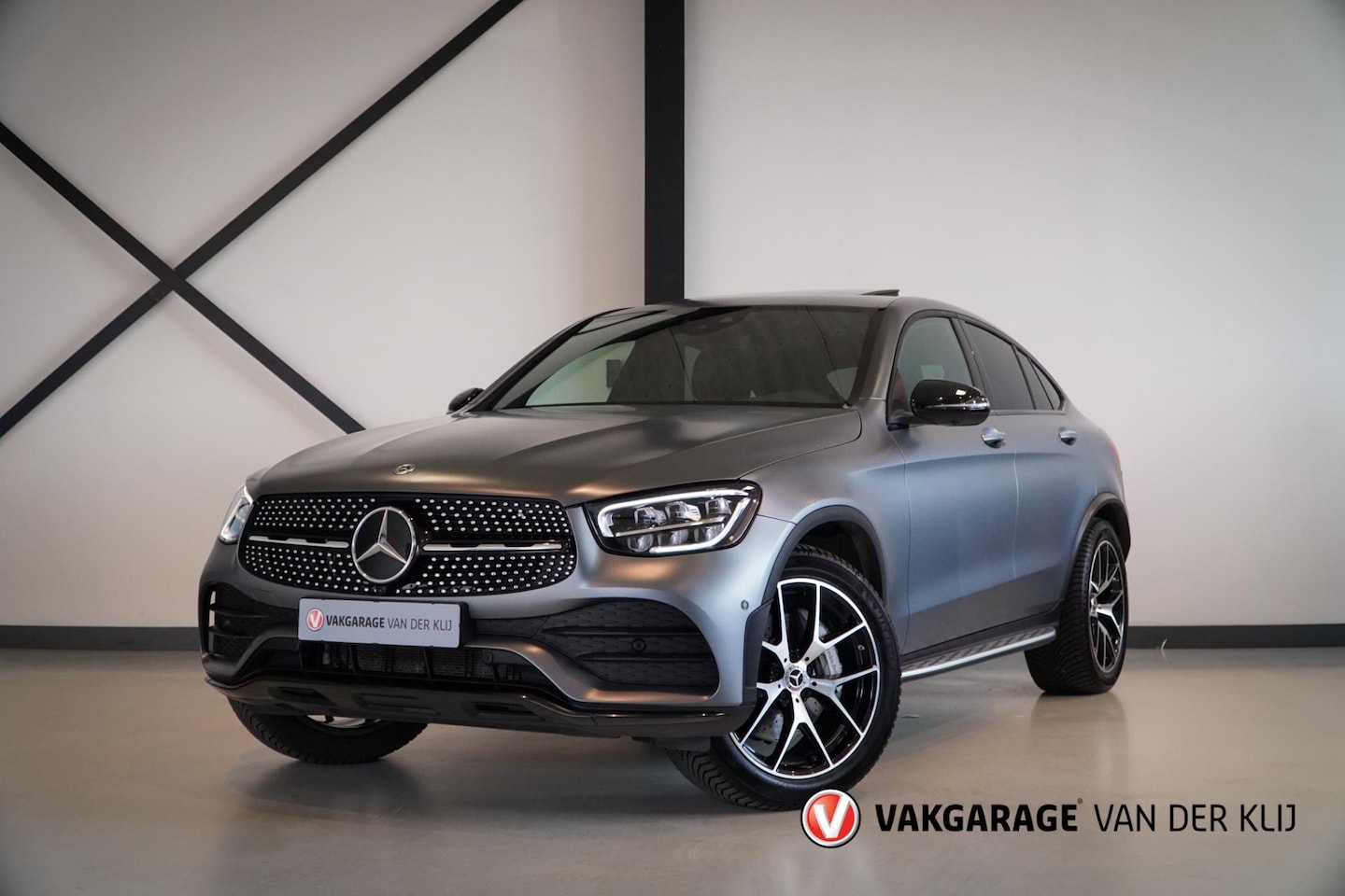 Mercedes-Benz GLC-klasse Coupé - 300 e 4MATIC AMG | Schuifdak | Luchtvering | Stoelventilatie | Trekhaak | 360 Camera | Mem - AutoWereld.nl