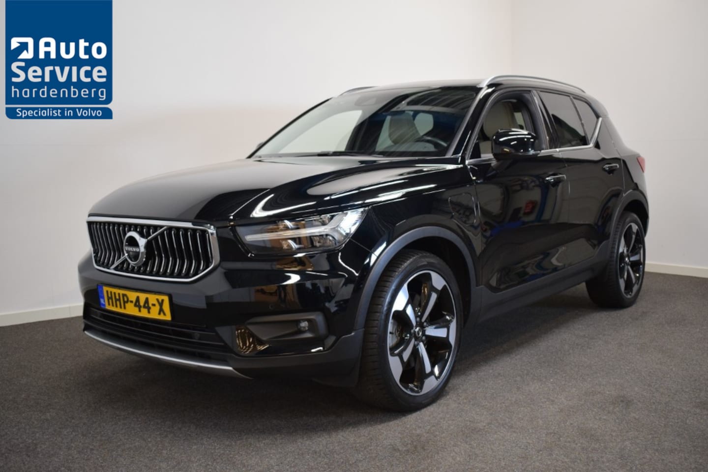 Volvo XC40 - T4 211pk AUT7 Recharge R-Design Sunroof/ 360 Camera/ 20"LMV/ Harman Kardon - AutoWereld.nl