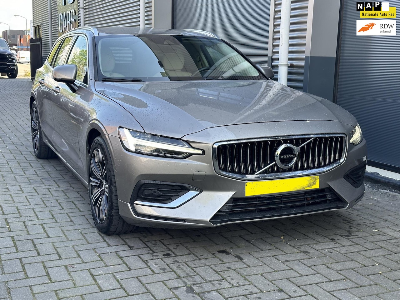 Volvo V60 - 2.0 D4 AUT. LED/CAMERA/MEMORY/VIRTUAL/LEDER/VOL! - AutoWereld.nl