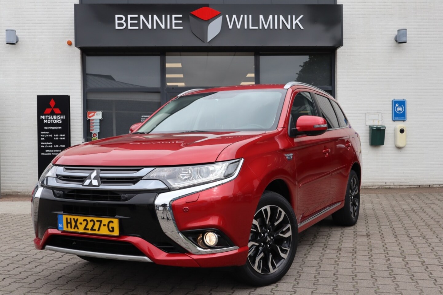 Mitsubishi Outlander - 2.0 PHEV Executive Edition Trekhaak/Navi/Standkachel - AutoWereld.nl