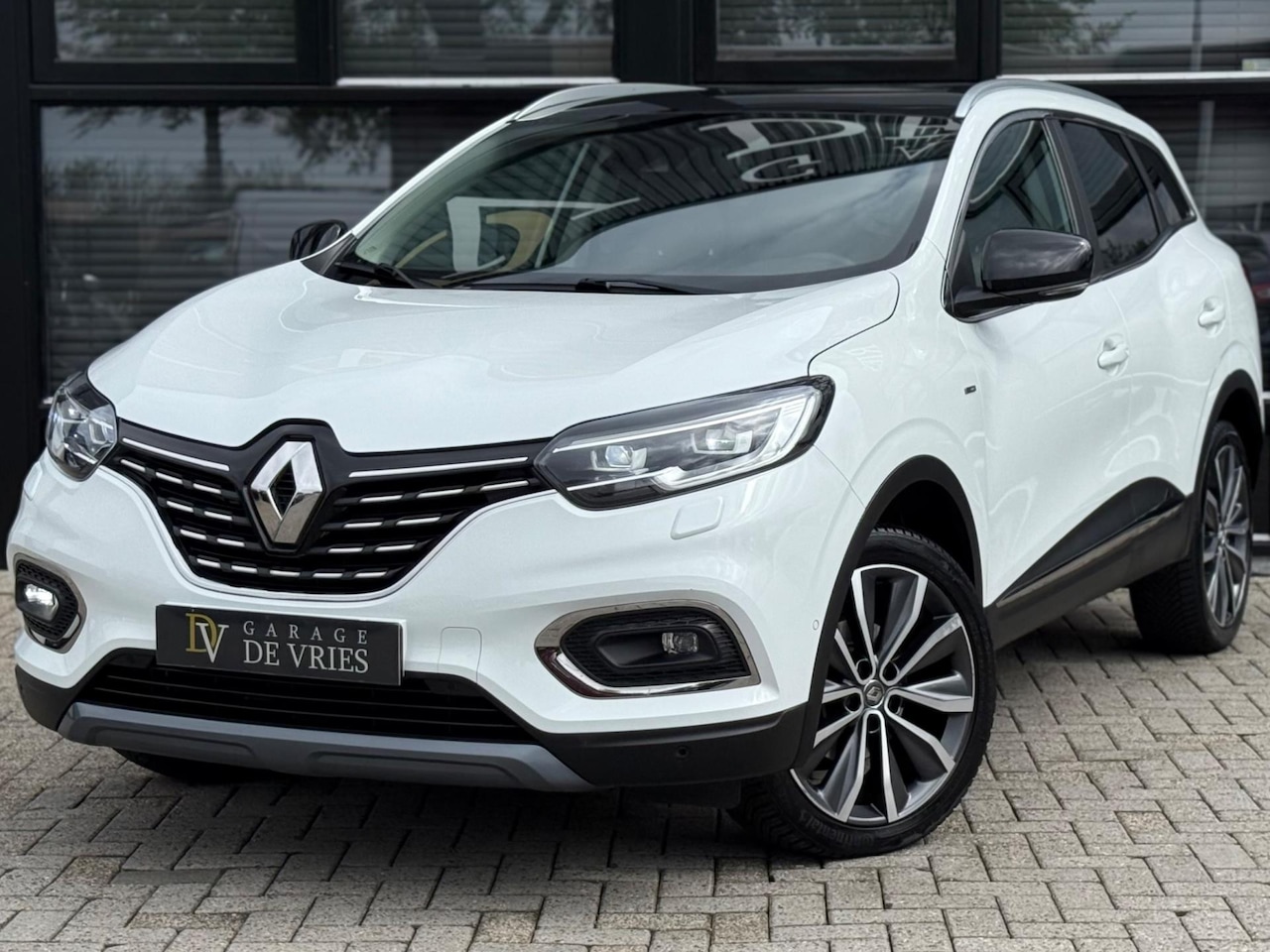 Renault Kadjar - 1.3 TCe Automaat Bose Panoramadak 1500kg Trekgewicht Garantie - AutoWereld.nl