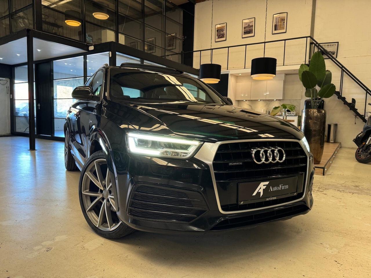 Audi Q3 - 2.0 TFSI quattro Sport S Line VOL|Pano|211PK|3x S-Line|20' S-line velgen|Navi|Dubbel uitla - AutoWereld.nl