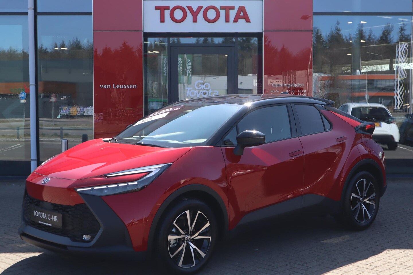 Toyota C-HR - 2.0 Hybrid 200 First Edition NIEUW & DIRECT LEVERBAAR! BLIND-SPOT 360° CAMERA PARK-SENSORE - AutoWereld.nl