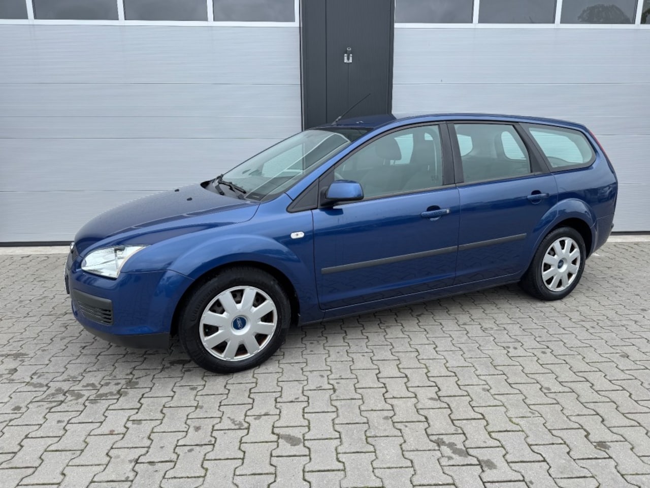 Ford Focus - 1.6-16V TREND / Dealer onderhouden / Trekhaak / Airco - AutoWereld.nl