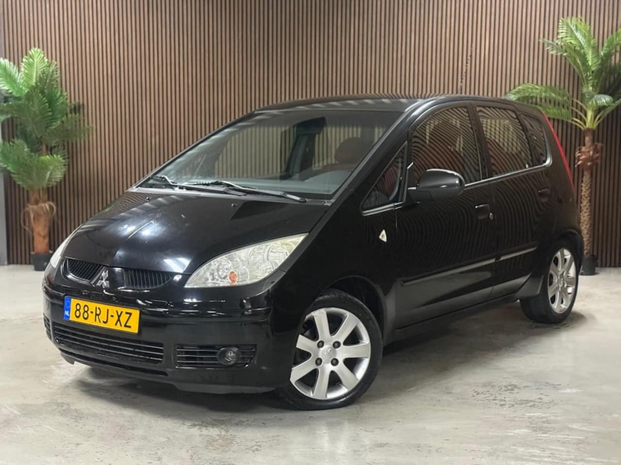 MITSUBISHI COLT