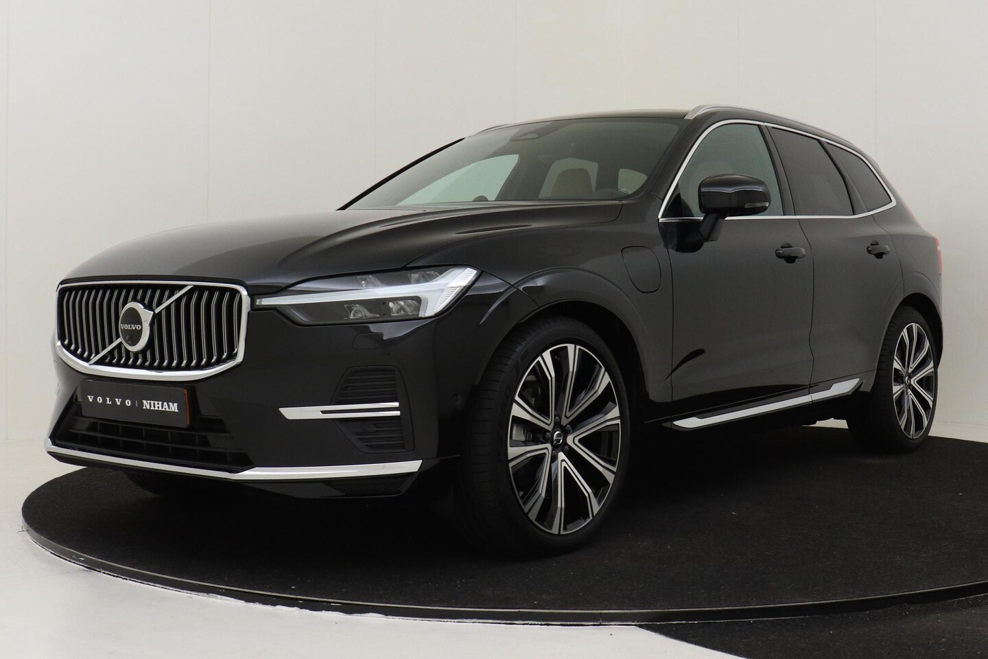 Volvo XC60 - T6 RECHARGE AWD ULTRA BRIGHT -PANO.DAK|BOWERS&WILKINS|360°CAM|LUCHTVERING|GEVENT.LEDER+MAS - AutoWereld.nl