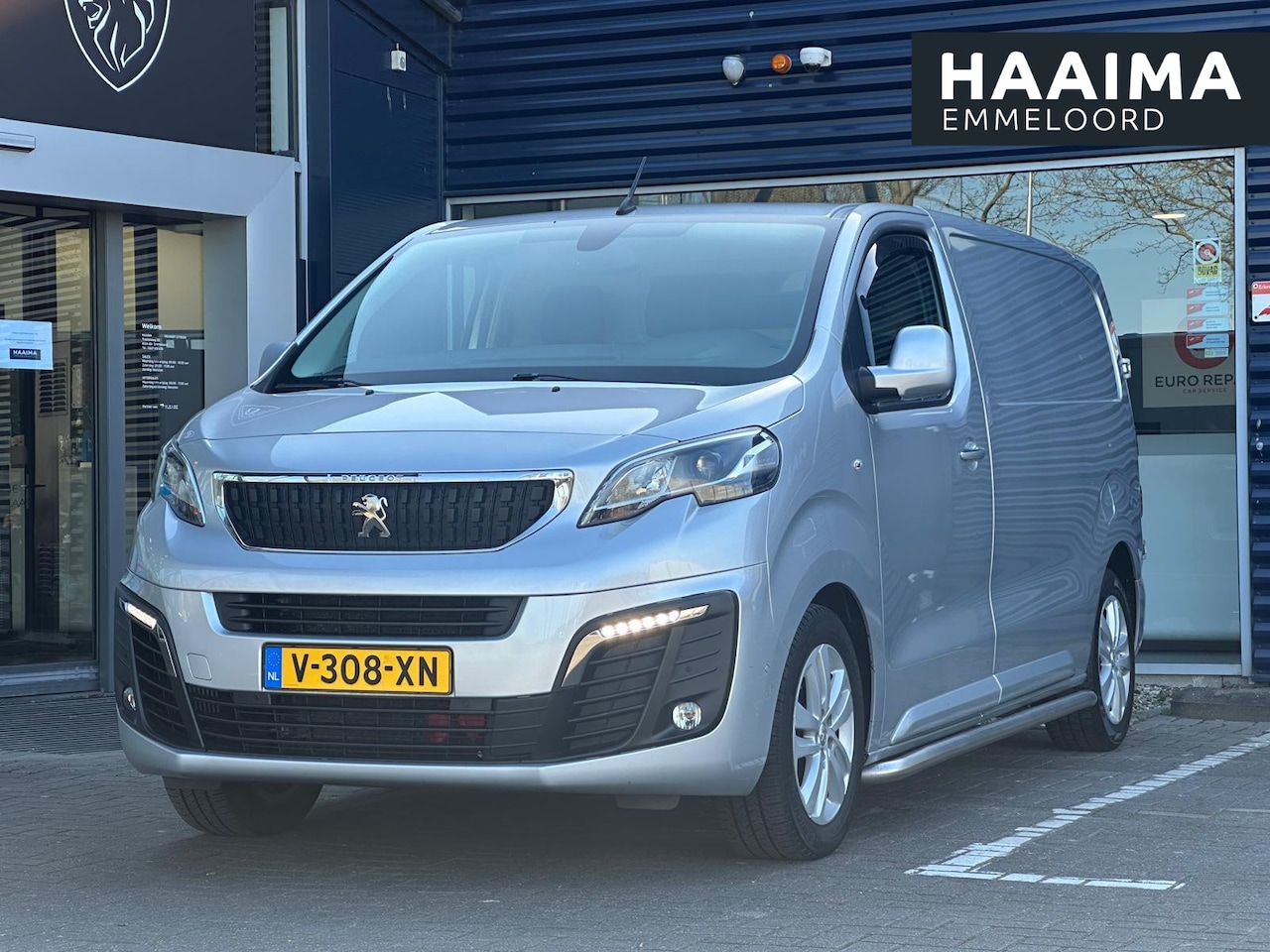 Peugeot Expert - 227S 2.0 BlueHDI 180pk automaat Premium Pack | Wij verkopen de auto zoals je hem ziet op d - AutoWereld.nl