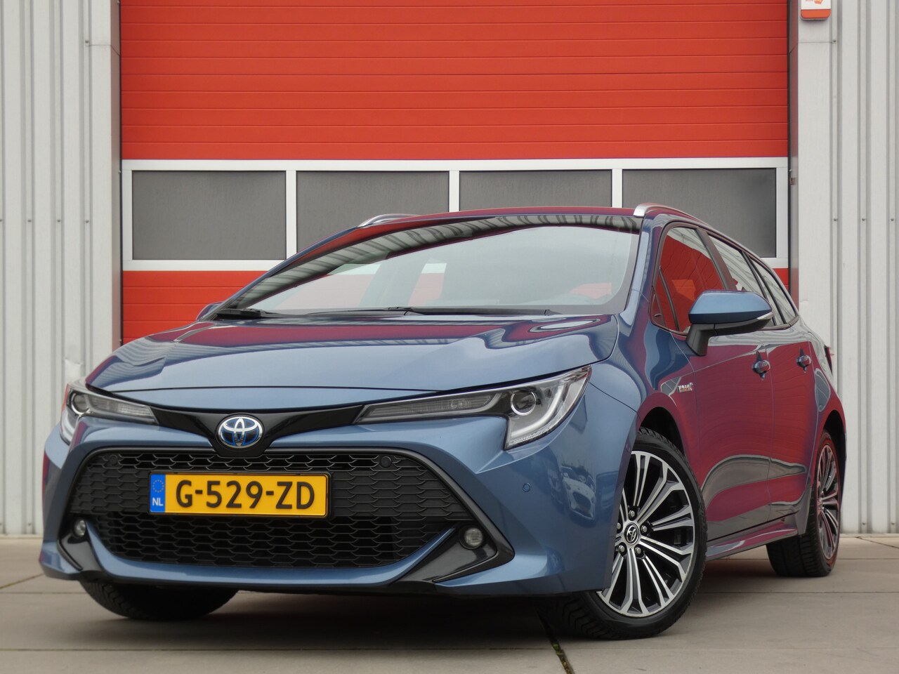 Toyota Corolla Touring Sports - 1.8 Hybrid Business Intro/ lage km/ compleet! - AutoWereld.nl