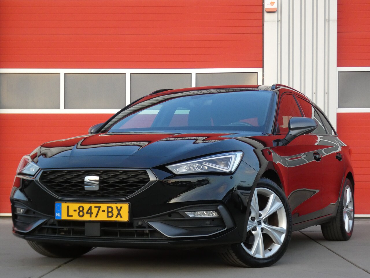 Seat Leon Sportstourer - 1.5 eTSI FR Launch Edition/ automaat/ unieke km! - AutoWereld.nl