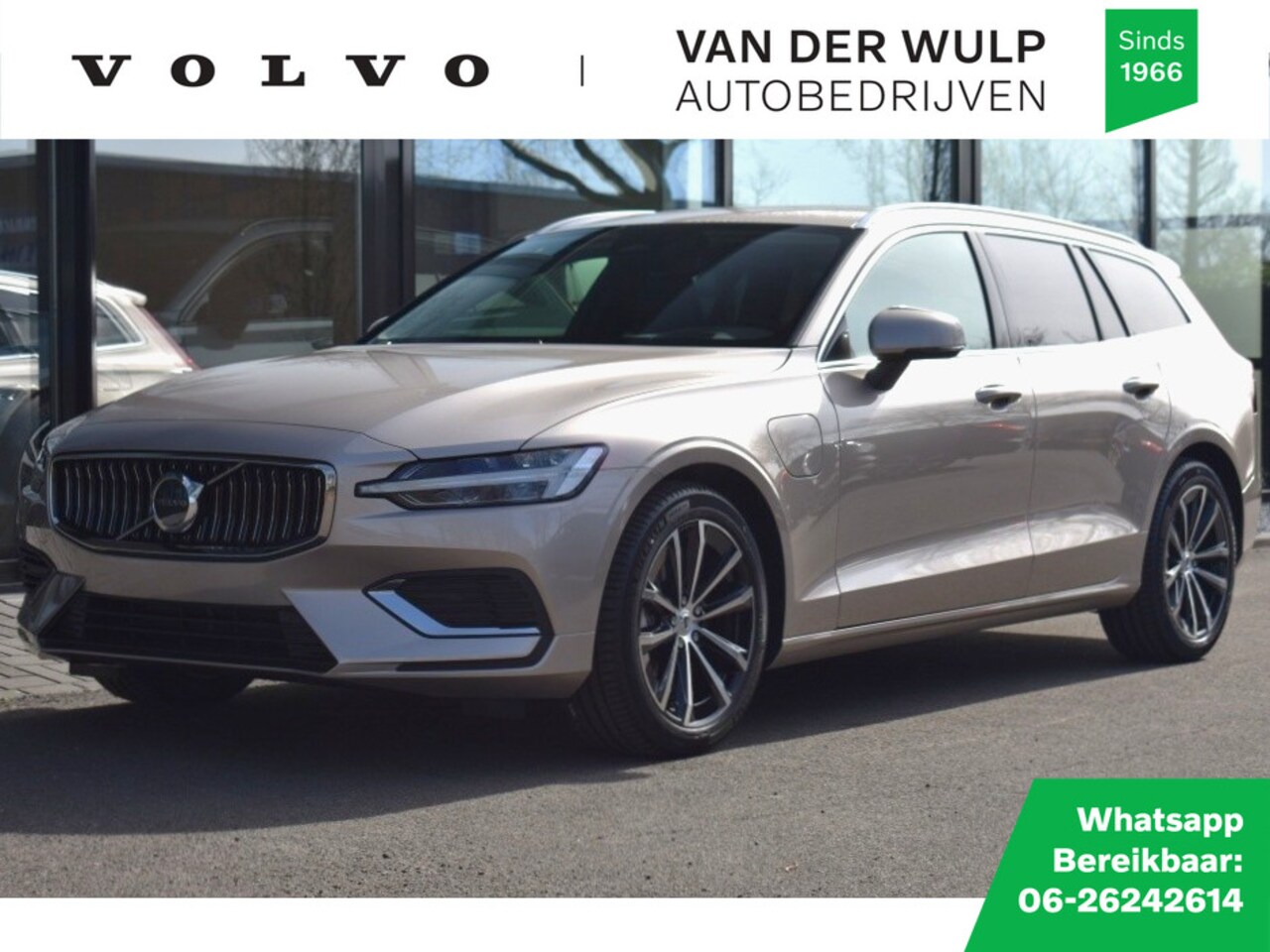 Volvo V60 - T6 350pk AWD Essential | Leder | Extra getint glas | Climate - AutoWereld.nl