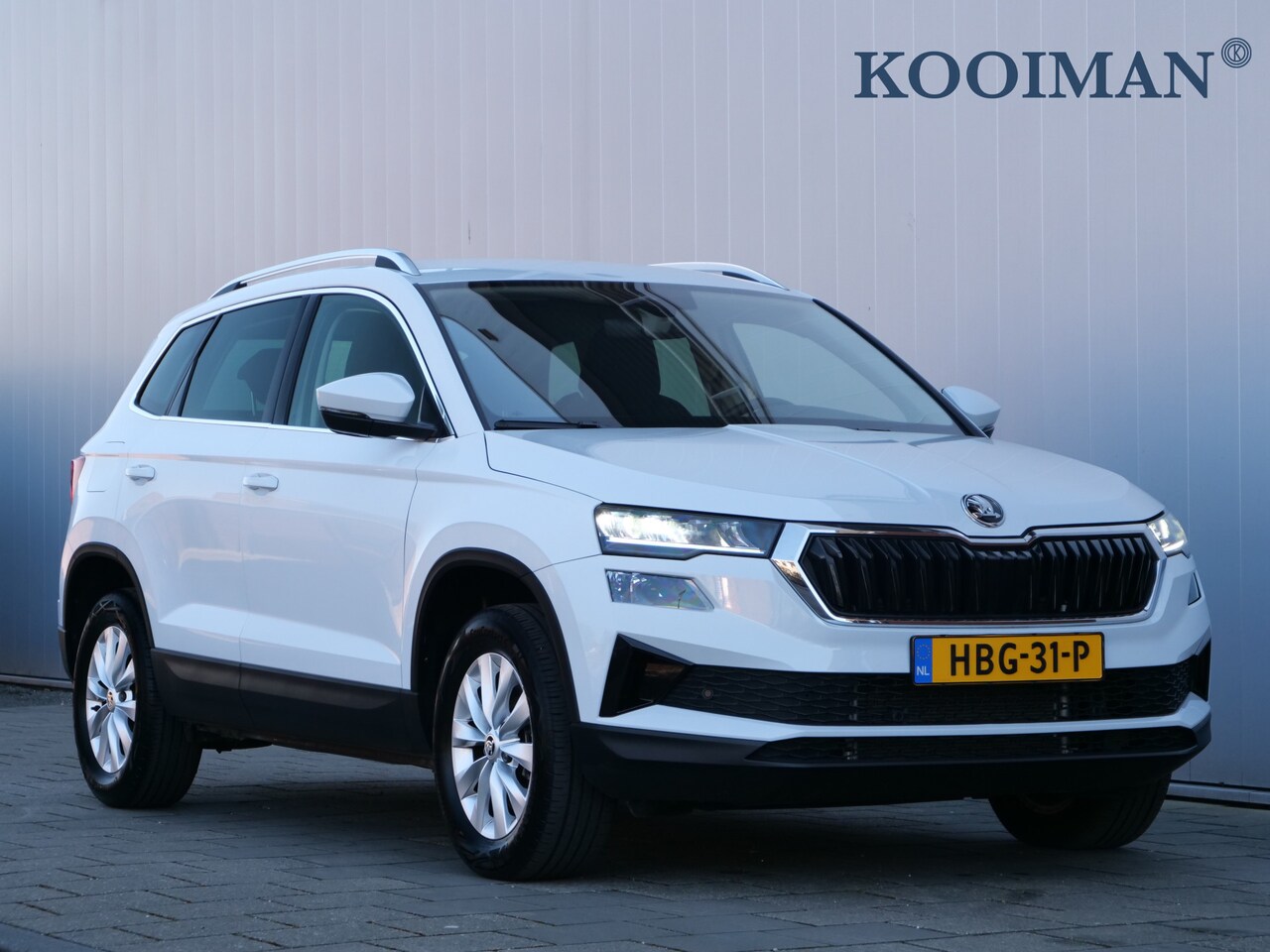 Skoda Karoq - 1.5 TSI 150pk ACT Business Edition LED / Camera / Apple Carplay / Adaptive Cruise - AutoWereld.nl