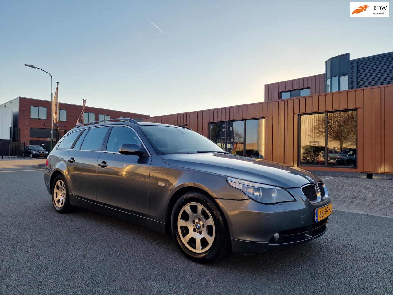 BMW 5-serie Touring - 525i Executive AUT NAVI PSENSOR CRUISE - AutoWereld.nl