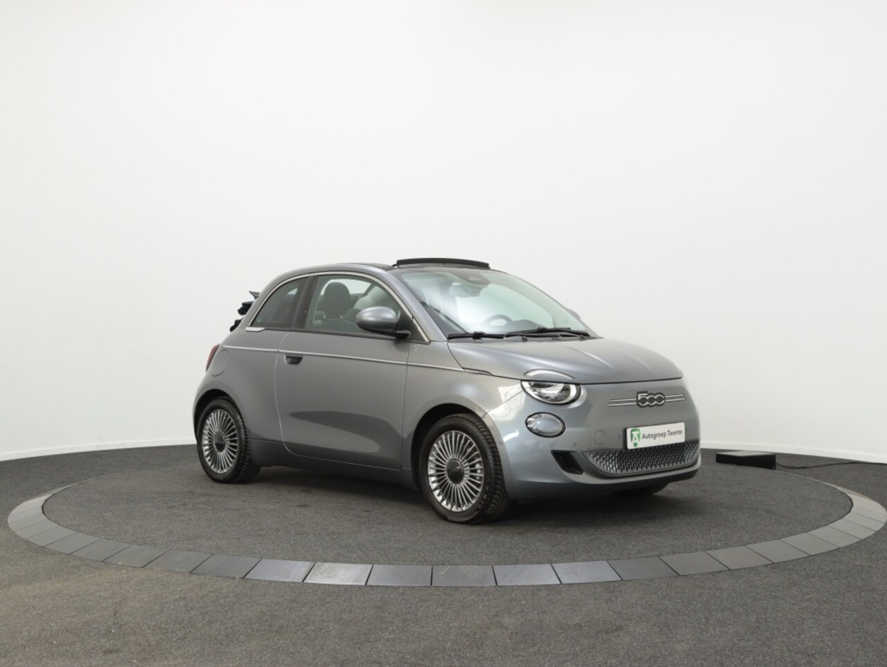 Fiat 500e - Cabrio Icon 42 kWh | DAB | Camera | Carplay | Keyless | - AutoWereld.nl