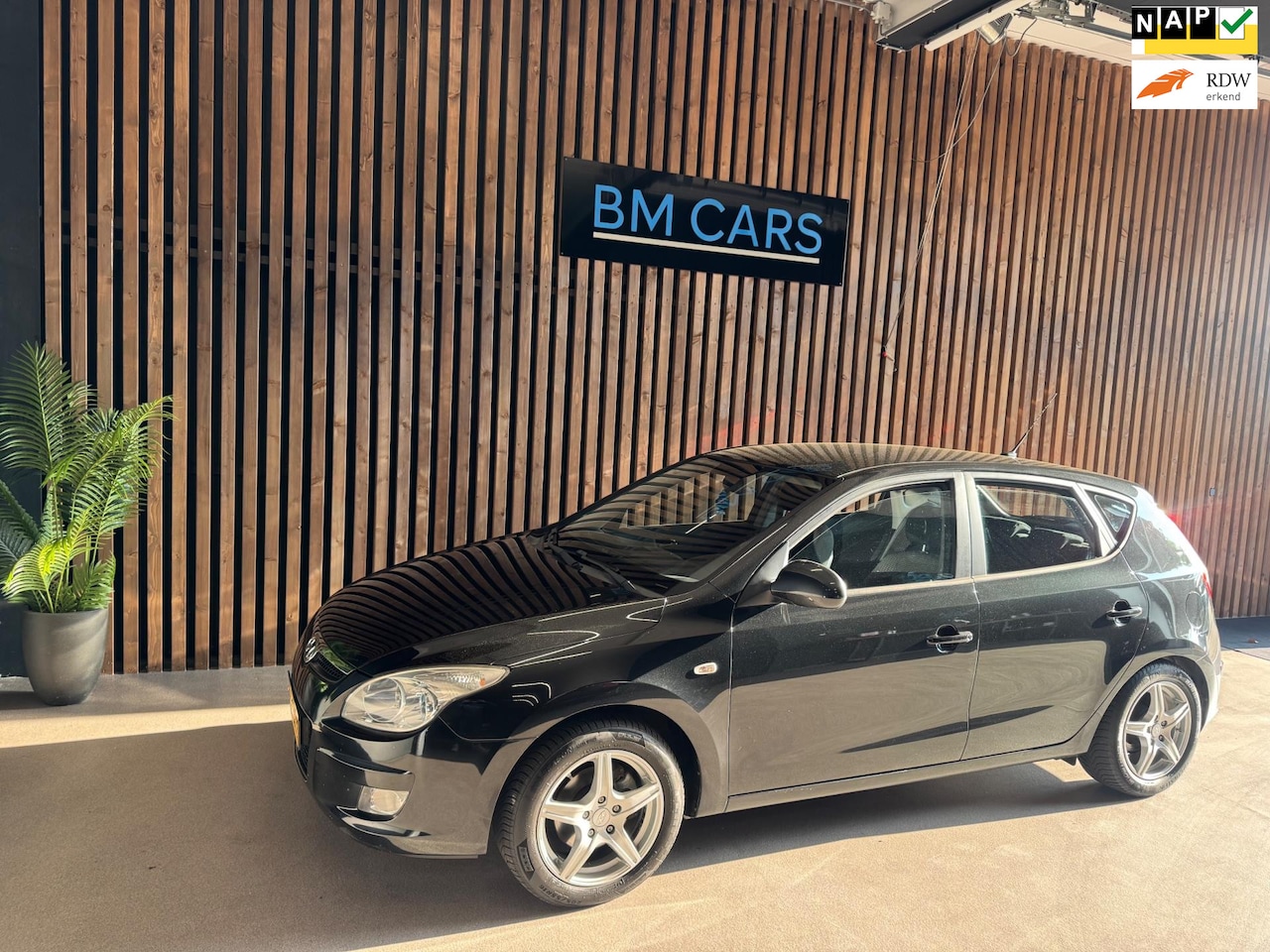 Hyundai i30 - 1.6i Dynamic Business AUTOMAAT,Navi, AIRCO - AutoWereld.nl