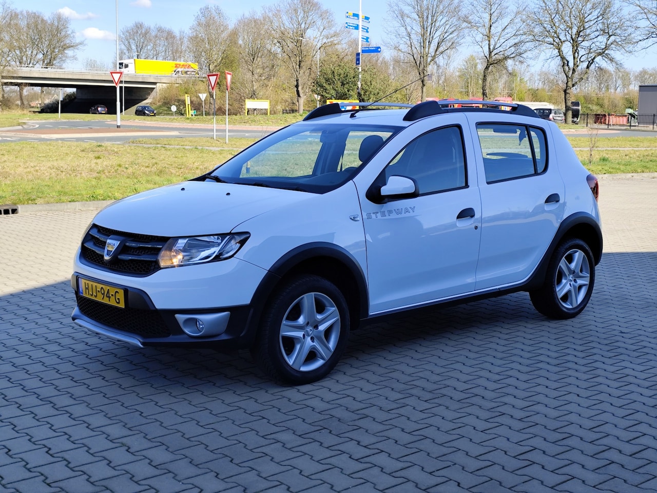Dacia Sandero Stepway - 0.9 TCe TRERHAAK,NAVI - AutoWereld.nl
