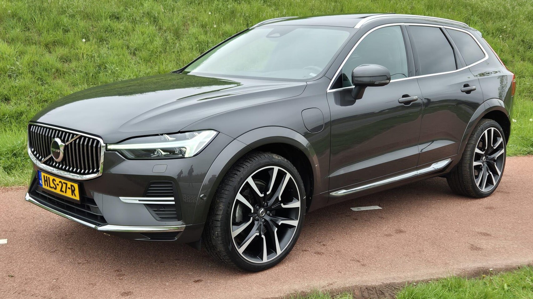 Volvo XC60 - 2.0 T8 Plug-in hybrid AWD Inscription Trekhaak - 22 Inch velgen - Lighting pack - Privacy - AutoWereld.nl
