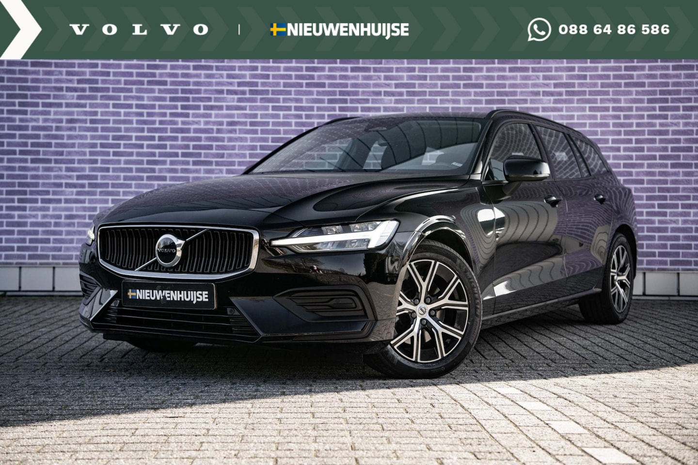 Volvo V60 - 2.0 B3 Essential Automaat | Navigatie | Stoel-stuurwielverwarming | Parkassist voor en ach - AutoWereld.nl