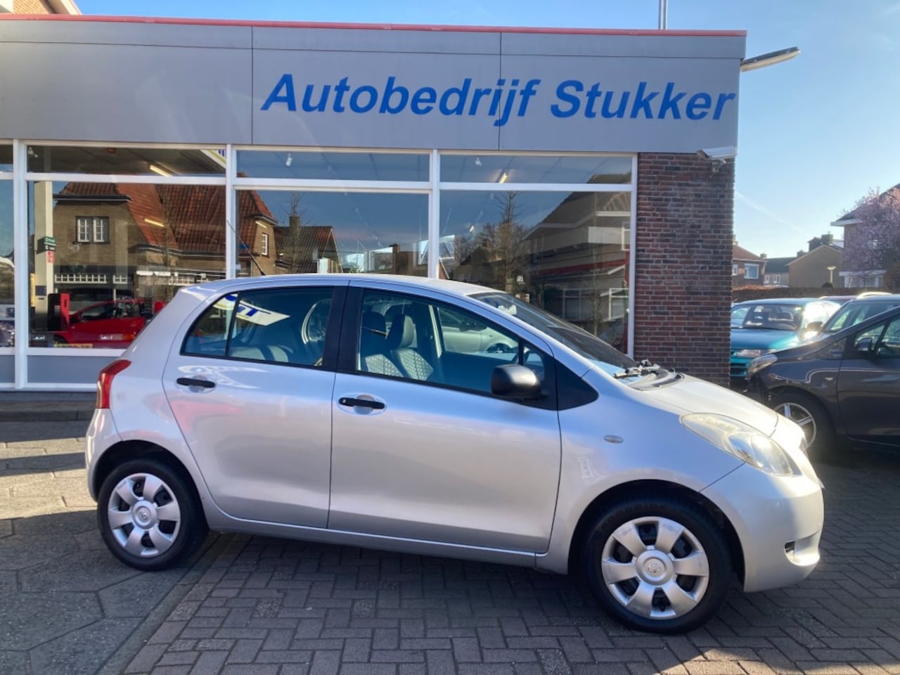 Toyota Yaris - 1.3 VVT-i Terra 5 Drs. Airco - AutoWereld.nl
