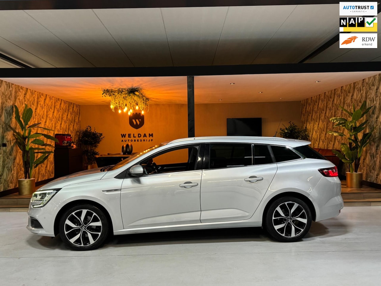 Renault Mégane Estate - 1.3 TCe Bose Garantie Trekhaak ACC StoelVW PDC Camera LED Parkeerhulp Blindspot Clima Navi - AutoWereld.nl