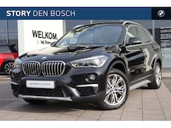 BMW X1 - xDrive20i High Executive xLine Automaat / Panoramadak / Trekhaak / Sportstoelen / Achterui