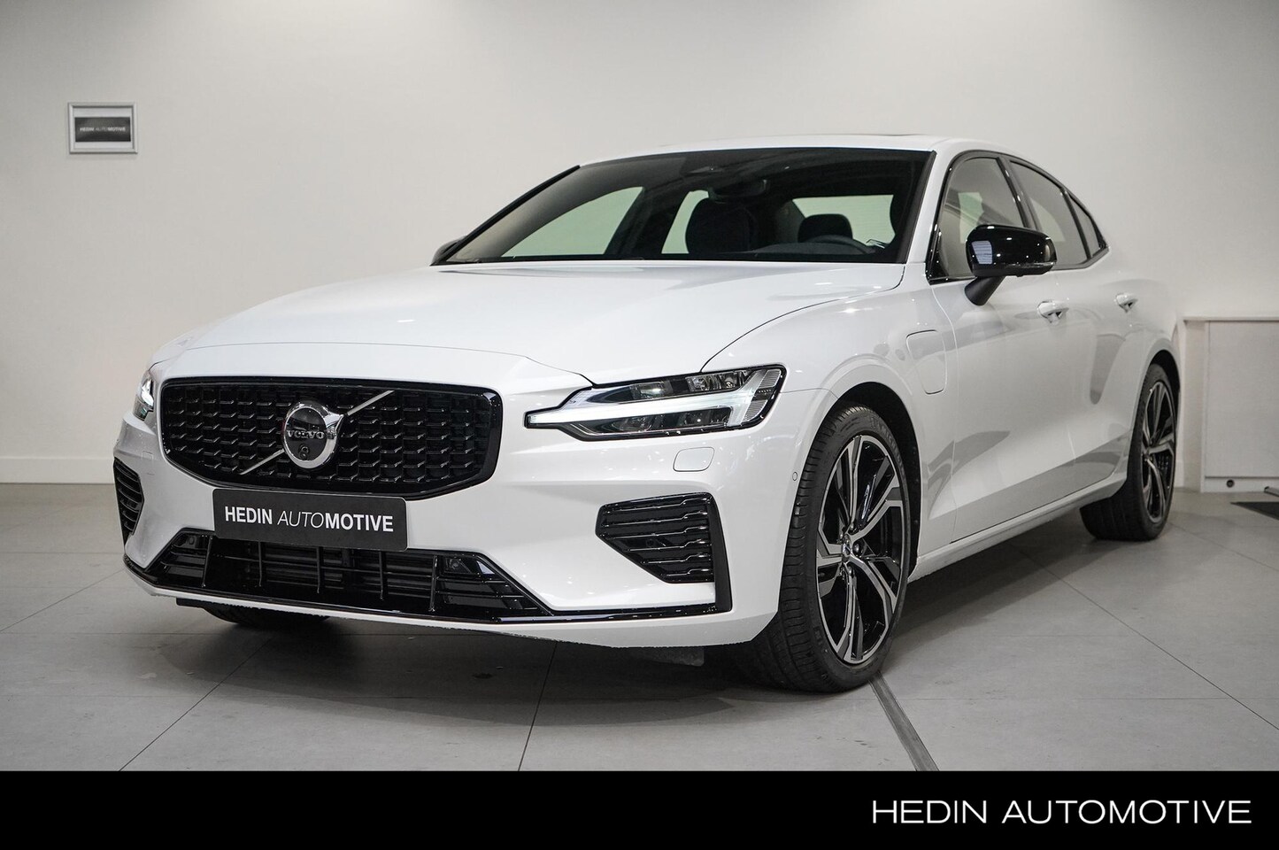 Volvo S60 - Recharge T6 AWD Ultimate Dark | 360° Parkeer Camera | Harman & Kardon Audio | Panorama-Dak - AutoWereld.nl