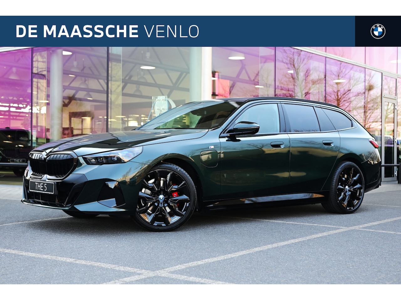 BMW 5-serie Touring - 530e M Sport Automaat / Trekhaak / Panoramadak / BMW Individual / Adaptieve LED / Stoelven - AutoWereld.nl