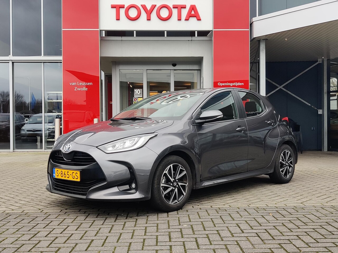 Toyota Yaris - 1.5 HYBRID DYNAMIC APPLE/ANDROID 16"LM-VELGEN AD-CRUISE LED-ZICHTPAKKET KEYLESS NL-AUTO - AutoWereld.nl