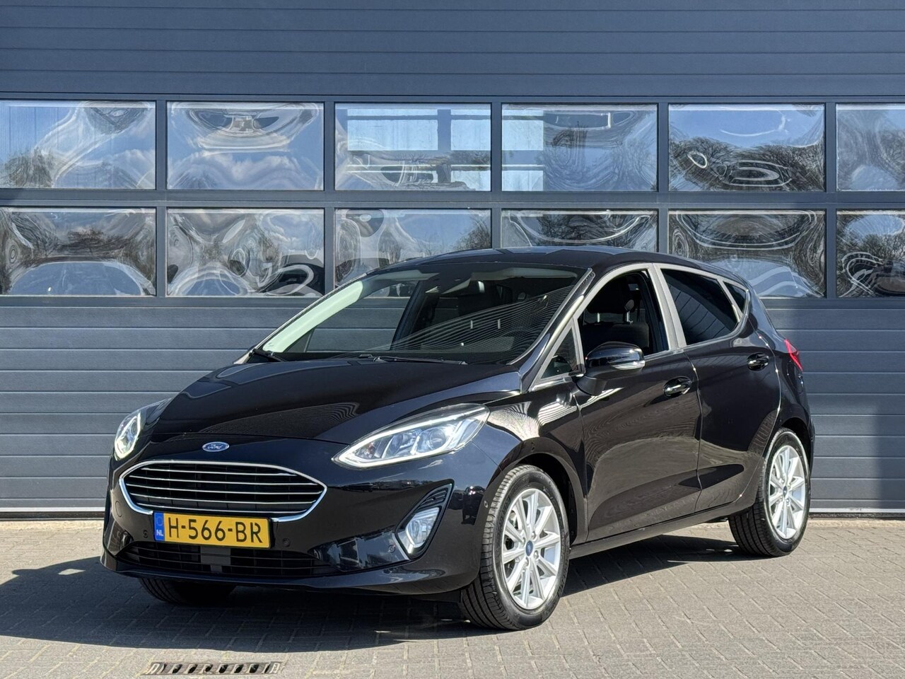 Ford Fiesta - 1.0 ECOBOOST TITANIUM I ADAPTIVE CRUISE CONTROL I ACHTERUITRIJCAMERA I APPLE CARPLAY I CLI - AutoWereld.nl