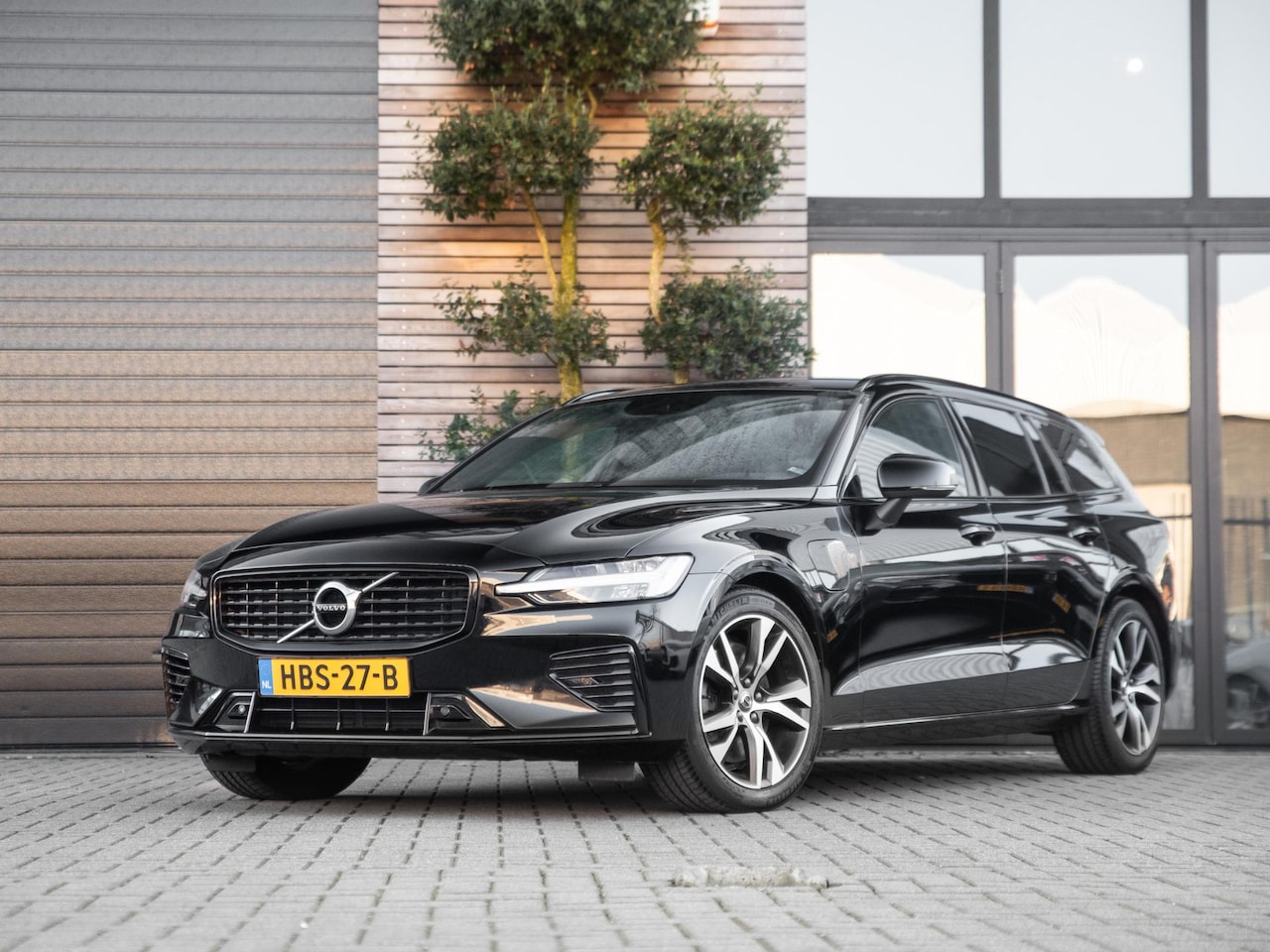 Volvo V60 - 2.0 T6 Recharge AWD R-Design H&K Memory ACC Leer - AutoWereld.nl